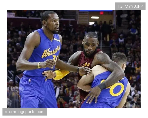 艾弗森突破制造对抗拉开差距领先NBA得分榜